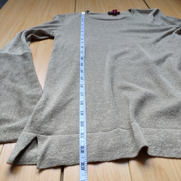 Vince Camuto Bell Flared Cuff Sleeve Glittery Top - Picture 7 of 7